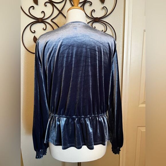 LC Lauren Conrad blue Velvet Wrap top Size XXL, excellent condition - Picture 7 of 7